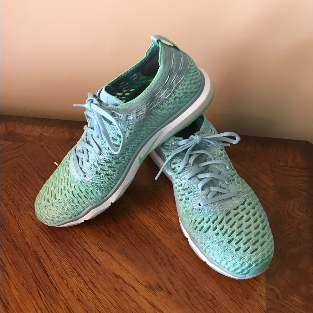 EUC Nike Zoom Fearless Flyknit Aqua Blue Green Size 8
